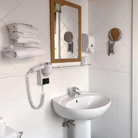 Hotel Le Rendez-vous Des Copains 2*