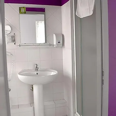 Le Rendez-vous Des Copains Hotel